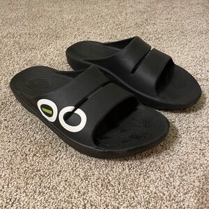 Oofos slides size 11